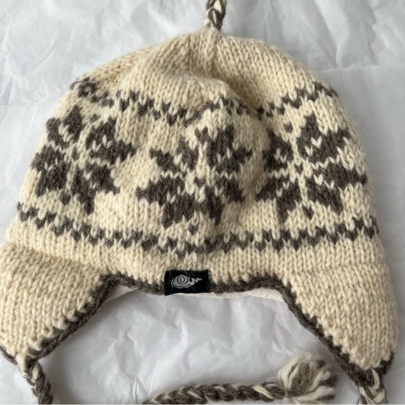 Everest designs 100%wool nepal tassel knitted unisex beanie - Picture 3 of 5